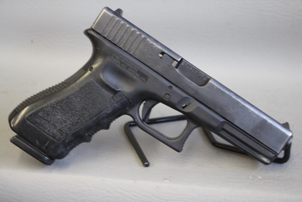 **POLICE TRADE** GLOCK 22 40 S&W W/ ONE MAG