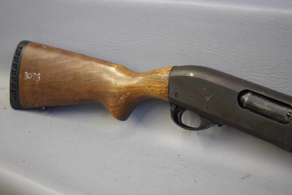 **POLICE TRADE** REMINGTON ARMS CO. 870 POLICE MAGNUM 12 GA WOOD STOCK