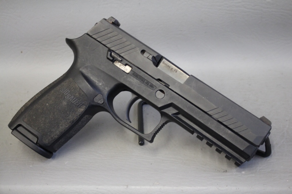 **POLICE TRADE** SIG SAUER P320 9MM FULL SIZE W/ ONE MAG