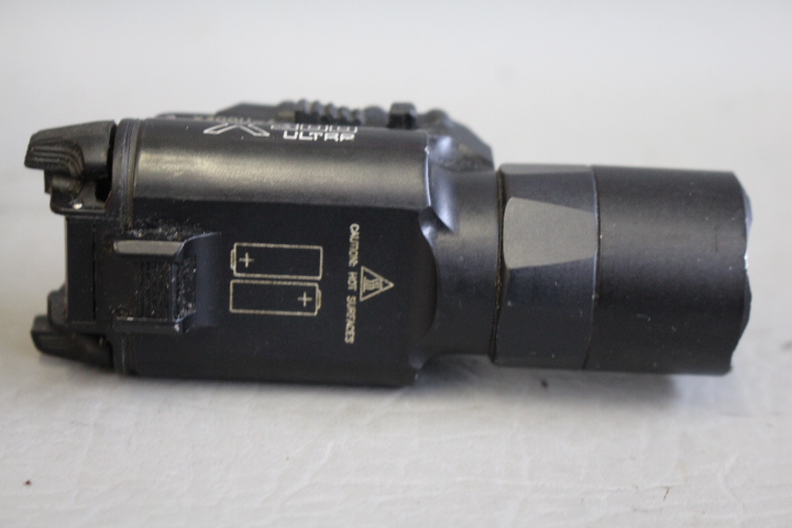 **POLICE TRADE** SUREFIRE X300 ULTRA WEAPONS LIGHT